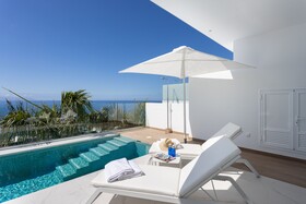 Crystal Luxury Apartments