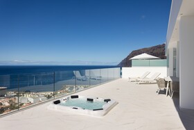 Crystal Luxury Apartments