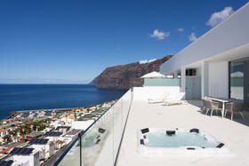 Crystal Luxury Apartments