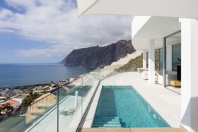 Crystal Luxury Apartments