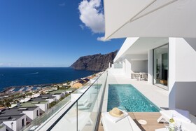 Crystal Luxury Apartments