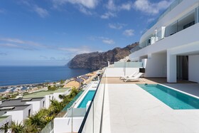 Crystal Luxury Apartments