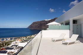 Crystal Luxury Apartments