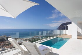 Crystal Luxury Apartments