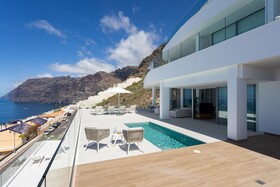 Crystal Luxury Apartments