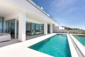 Crystal Luxury Apartments