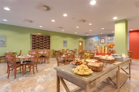Ramada by Wyndham Valencia Almussafes