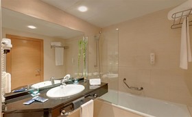 Ramada by Wyndham Valencia Almussafes