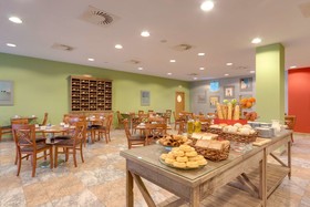 Ramada by Wyndham Valencia Almussafes