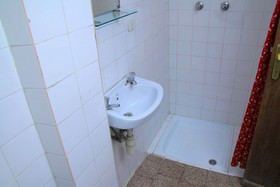 Yonas Hotel