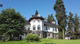Albert's Manor