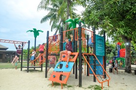 Plantation Island Resort