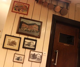 A La Maison Rouge