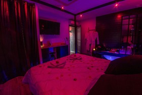 Appart Hotel GLAM88 Suites Avec SPA et Sauna Privatif