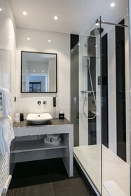Arok Hotel