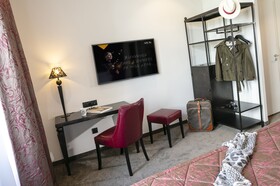 Arok Hotel