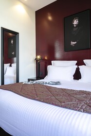 Arok Hotel