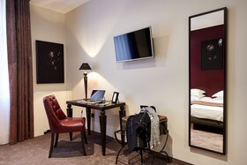 Arok Hotel