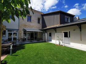 Bloom Hostel Bar Garden