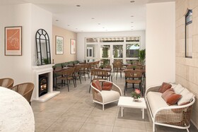 Bloom Hostel Bar Garden