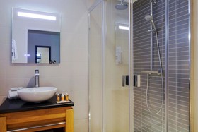 Les Flots - Hotel & Restaurant
