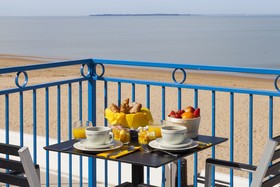 Les Flots - Hotel & Restaurant
