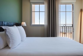 Les Flots - Hotel & Restaurant