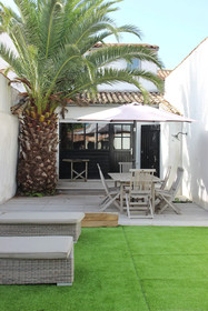 Les Minutias Village