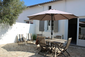 Les Minutias Village