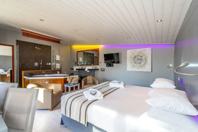 Elégance Suites Hôtel