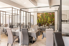 Elégance Suites Hôtel