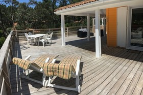 Chalet Orange Naturiste la Jenny