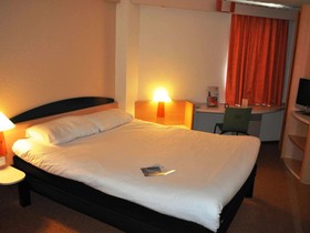 ibis Autun