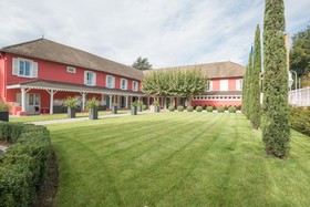 Hôtel Les Maritonnes Parc & Vignoble