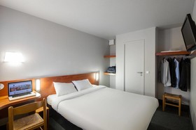 B&B Hotel Chartres Le Forum