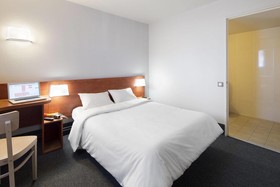 B&B Hotel Chartres Le Forum