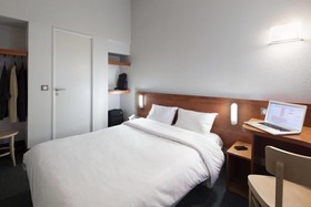 B&B Hotel Chartres Le Forum