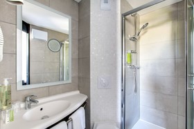 Brit Hotel Reims - La Neuvillette