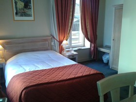 Brit Hôtel Aux Sacres