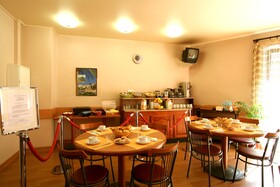 Le Dauphin Hotel & Restaurant