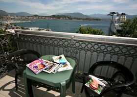 Le Dauphin Hotel & Restaurant