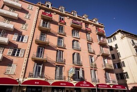 Le Dauphin Hotel & Restaurant