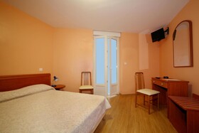 Le Dauphin Hotel & Restaurant