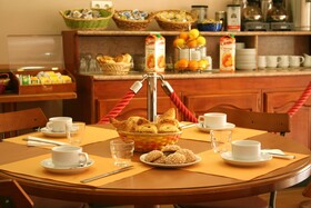 Le Dauphin Hotel & Restaurant