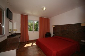 Hôtel les Jardins de la Glacière