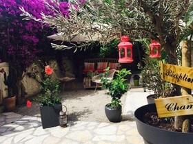 Le Petit Castel
