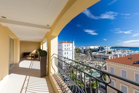 Palais View