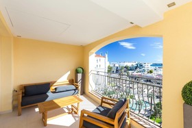 Palais View