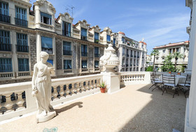 Residence Negresco by Five Stars Holiday House