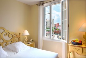 Le Suffren Hôtel